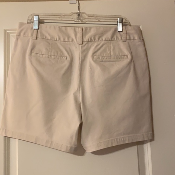 Loft stone color twill shorts size 10 - Picture 2 of 3